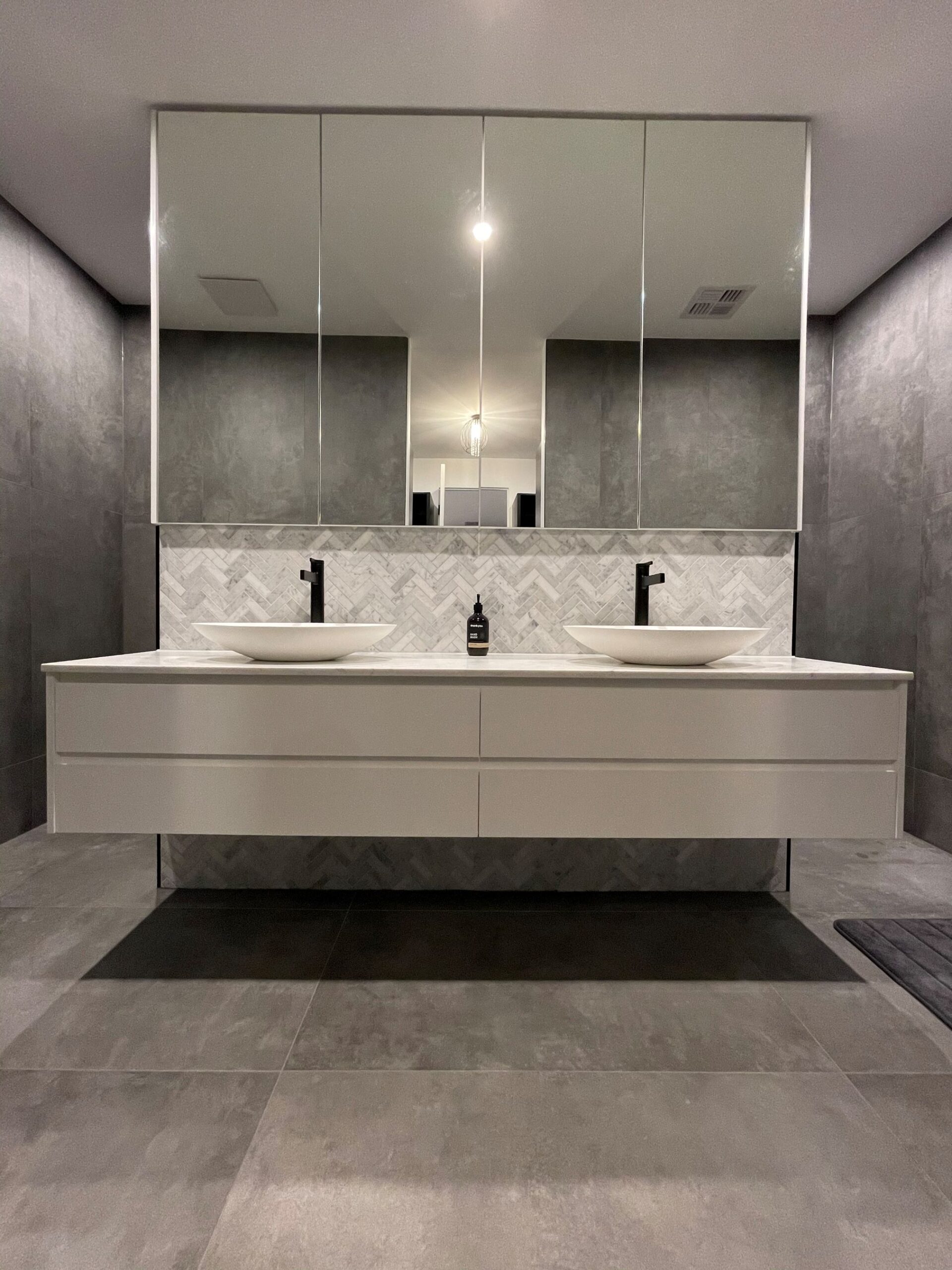 Home Builders Melbourne: New Builds, Knockdown Rebuilds & Renovations with LaBella Homes